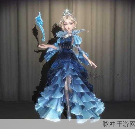 第五人格，斯嘉丽与夜潮，哪款皮肤更值得入手？