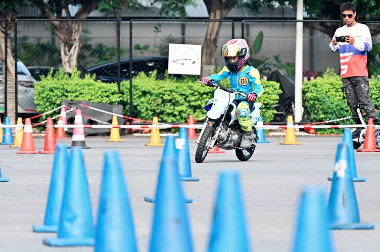 城市摩托车赛City Bike Race，体验极致速度的激情之旅