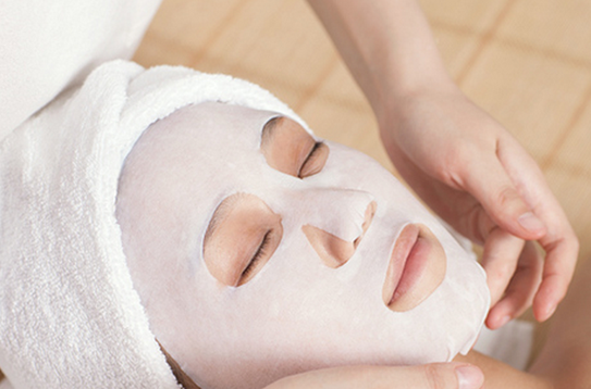 一边敷面膜一边60分钟：边敷面膜边享受60分钟的悠闲时光，美容又放松