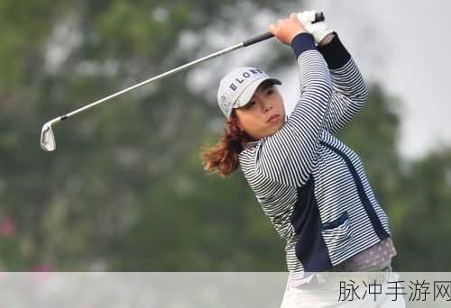 Fss冯珊珊户外露出任务：冯珊珊勇闯自然，开启全新户外探险之旅