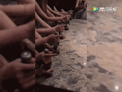 水蛇姐开瓶盖吸烟的绝活：水蛇姐的开瓶盖技巧：一门独特的烟民艺术表演