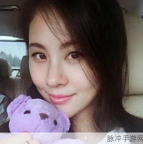 今天吕红一开门就看见刘海：今天吕红一开门，眼前赫然出现刘海的身影。