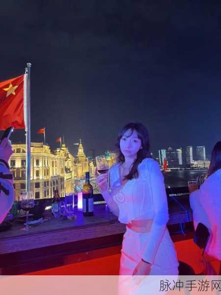舞蹈室里的景色李欣罗晴：舞姿翩翩：李欣与罗晴的舞蹈室风景