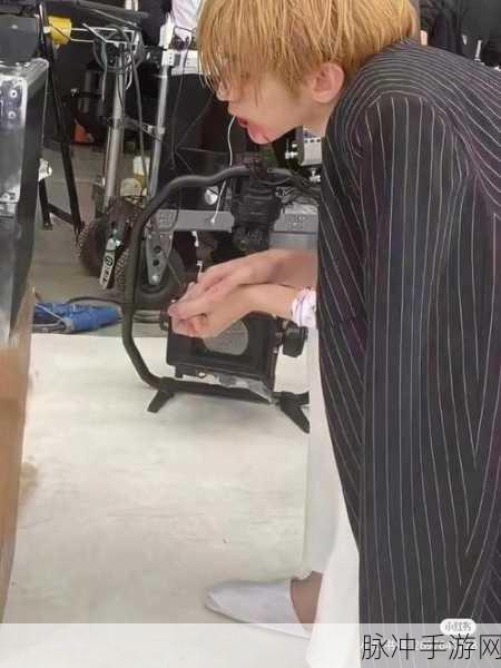 桃子坤坤：“桃子坤坤：探索青春与梦想的奇妙旅程”