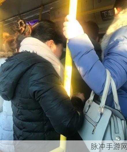 上下颠簸的公交车：公交车上的颠簸旅程：每一次都是冒险与发现