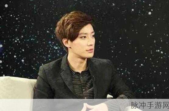 乔任梁现场图血 倒吊：乔任梁现场图展现倒吊姿态，令人心碎与怀念。
