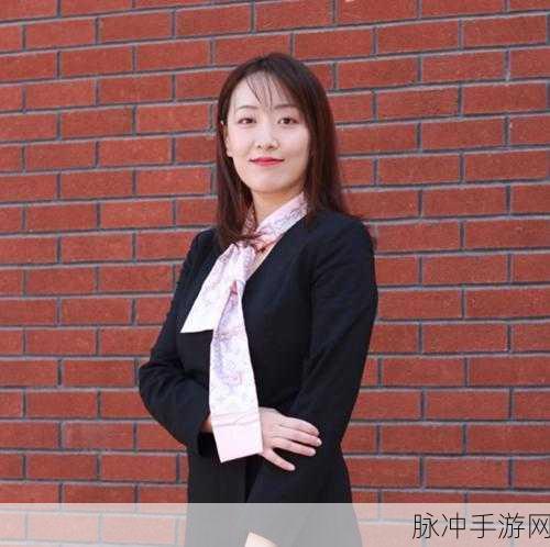 二人拔萝卜生猴子：拔萝卜的乐趣：二人齐心协力共迎挑战