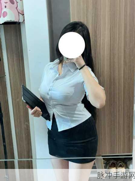 公司开会秘书在桌底干什么：“拓展公司会议秘书在桌底的秘密任务揭秘”